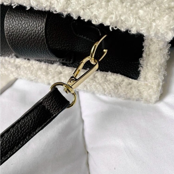 Trendy Fashion Tote Bag 👛 - Picture 3 of 5